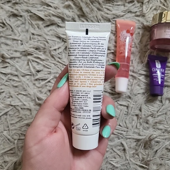 Beauty Bundle Estee Lauder Clinique Kiehls Lip Oil Hello Kitty Skin Face Lips ✨️